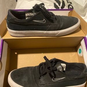 my well kept nike sb shanes size 10.5 they clean inside